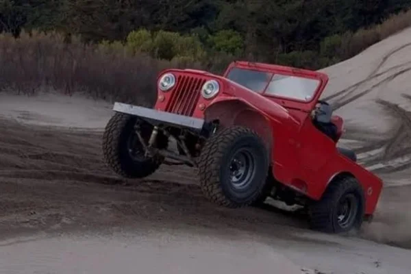 Tragedia en las playas de Necochea: volcó un jeep en la arena y murió su conductor