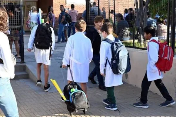 Educación: los alumnos vuelven a las aulas