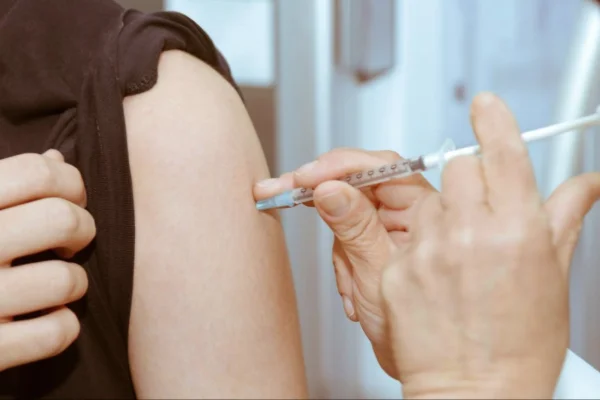 Hepatitis A: tras casi dos décadas sin trasplantes pediátricos, los adultos jóvenes concentran la mayoría de los casos